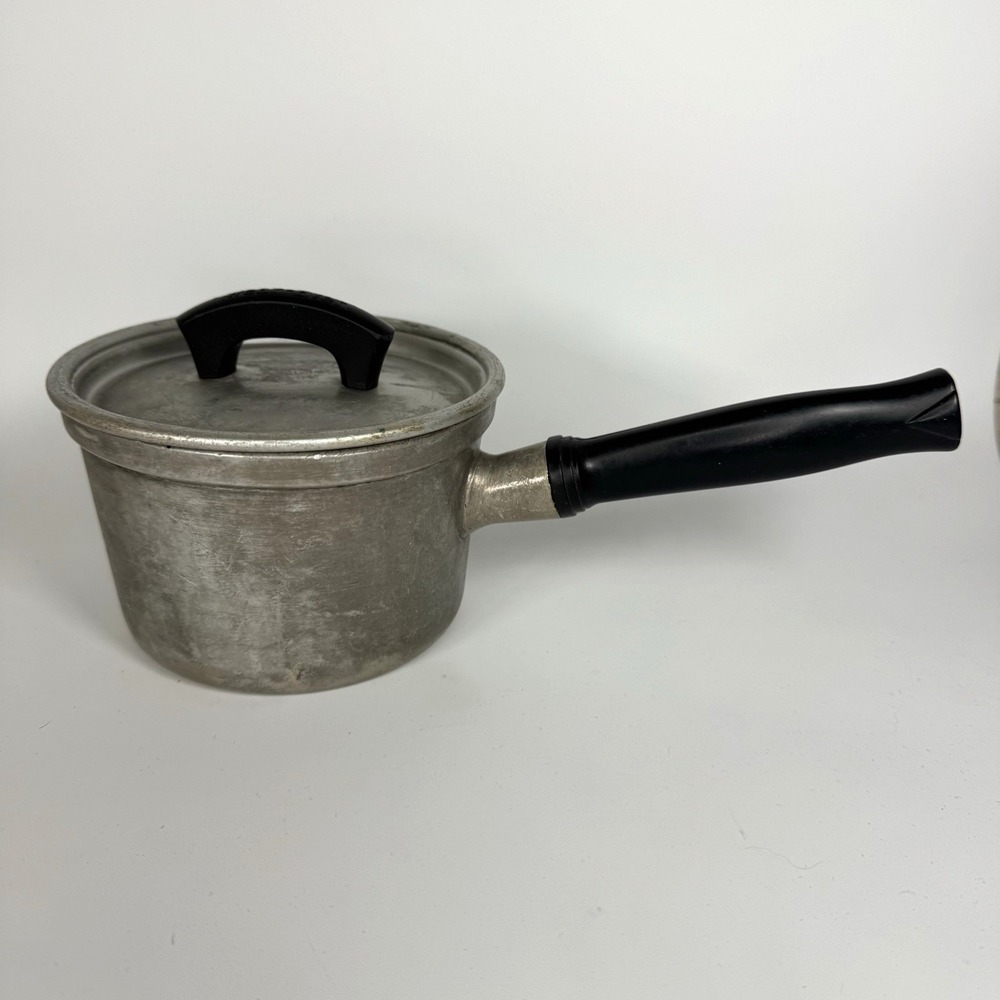 Vintage WEAR-EVER Aluminum No. 721 Pot Sauce Pan w/Lid USA Bakelite Handle MCM